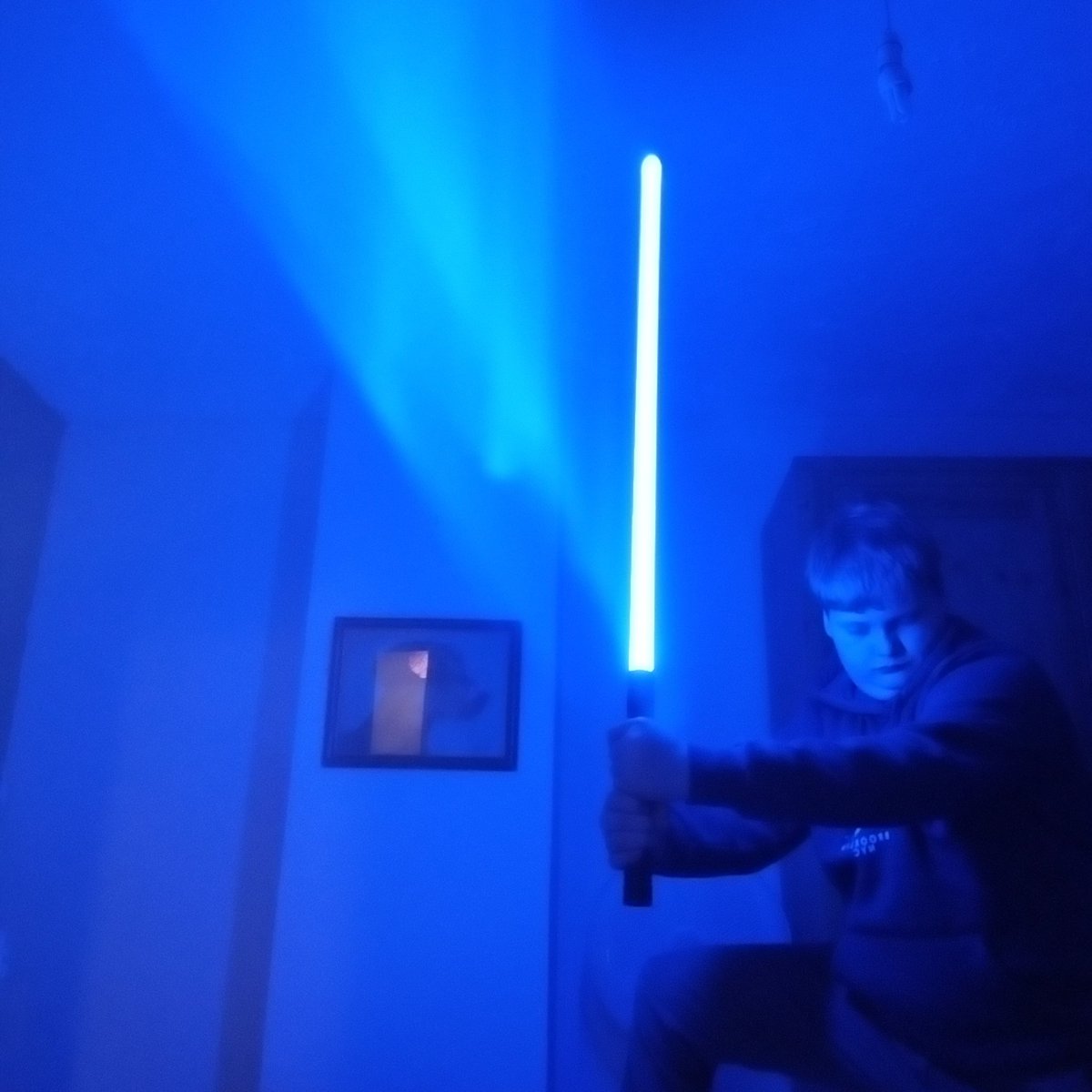 ed_wart99's tweet photo. Boys,
A crisis is upon us...
The Fortnite kids have taken over and Battlefront is now free on epic games.

But we can fight together and reclaim the jedi order in which they took from us 

SO COME WITH US AND WE WILL WIN THIS WAR...
for David Prowse and Carrie Fisher 
😔✊ https://t.co/o7PECaNQIH