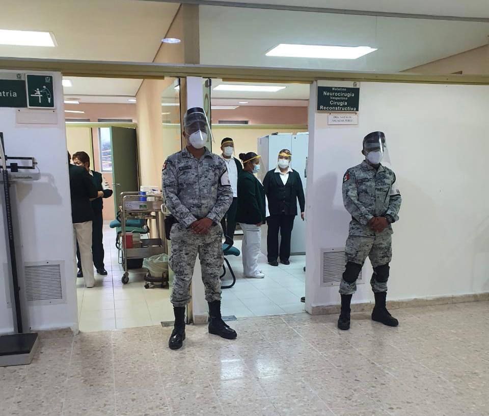 JMCarrerasSLP's tweet photo. Este esfuerzo llevado a cabo bajo un riguroso protocolo a cargo de @Tu_IMSS y la supervisión de brigadas de vacunación del @GobiernoMX brinda un horizonte de esperanza, pero también nos convoca a fortalecer las medidas preventivas para evitar saturar el sistema hospitalario. https://t.co/0A9xYnjyhY