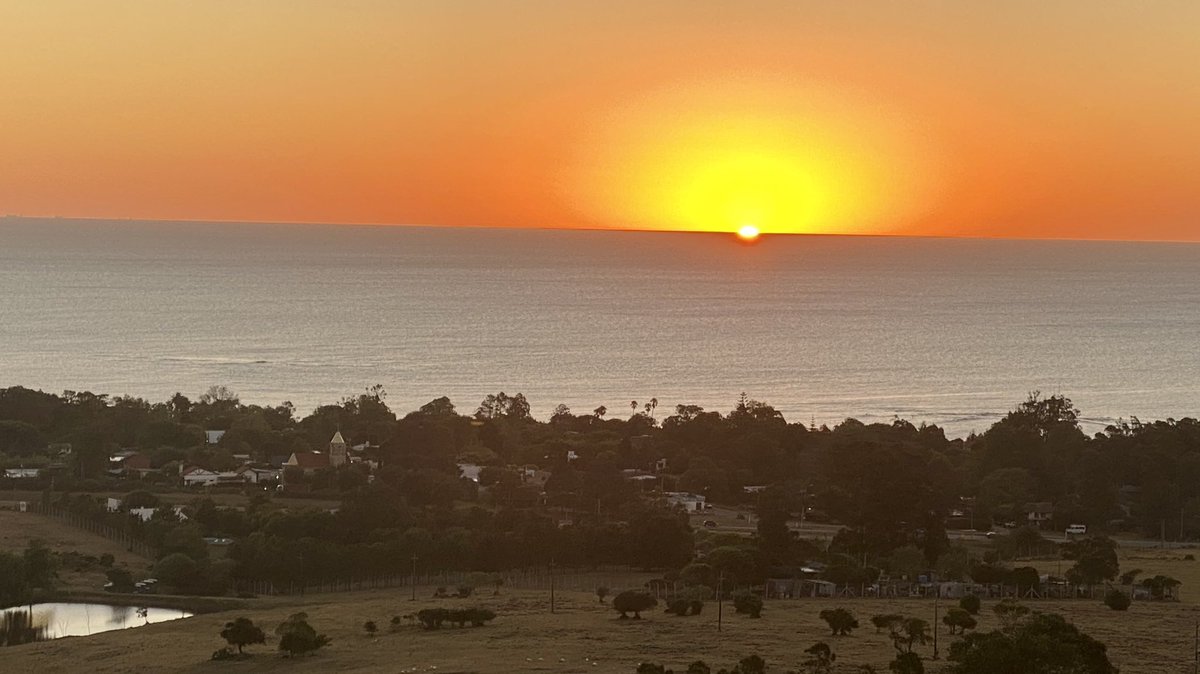 PAOLA_FIEGE's tweet photo. Frío #Atardecer, de verano??
#Sunset #PlayaVerde #Uruguay 🇺🇾#Skifire #MisFotos #TwitterNatureCommunity @StormHour @boleadorcharrua @chematierra @uruguaypostales @PuntadelEsteS @ThePhotoHour @LensAreLive @StormHourMark https://t.co/IF5nbkkpOJ