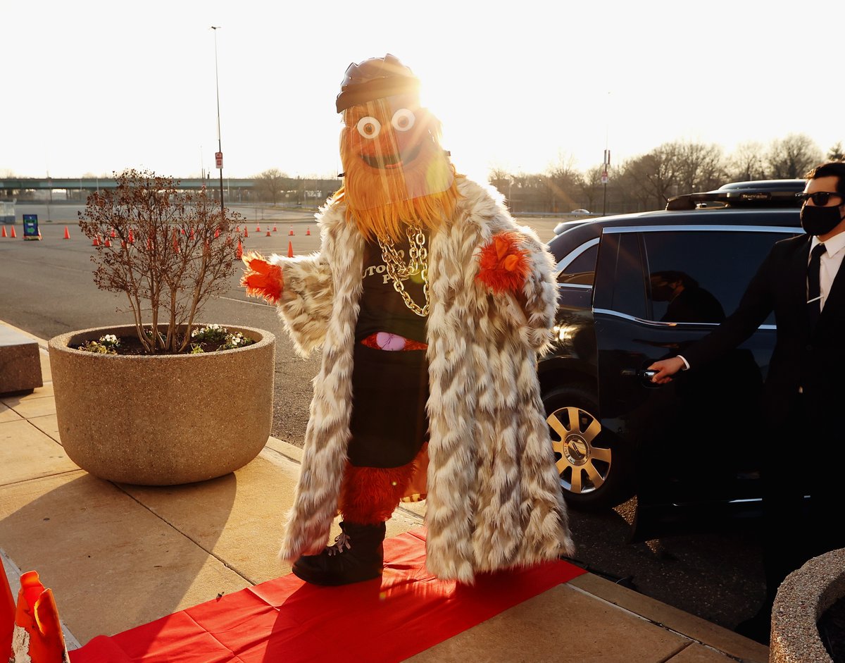 NBCSportsHockey's tweet photo. Gritty knows how to make an entrance. 😂

#AnytimeAnywhere | #NHLFaceOff https://t.co/imVhqP3veX