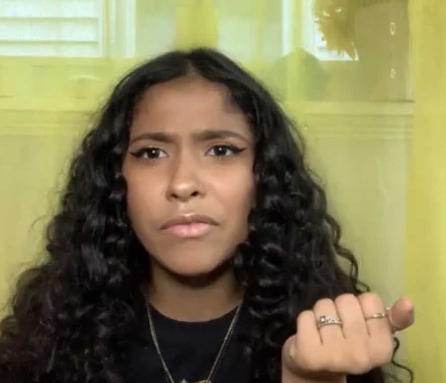 this show might as well be Julie the Phantom because some of y’all are acting like she doesn’t exist 👀