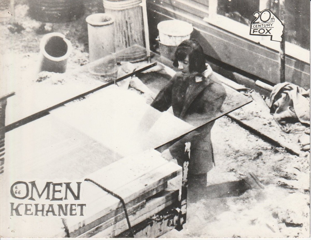 Now check out this no-messin Turkish lobby card for the film. Capturing the precise moment of impact.