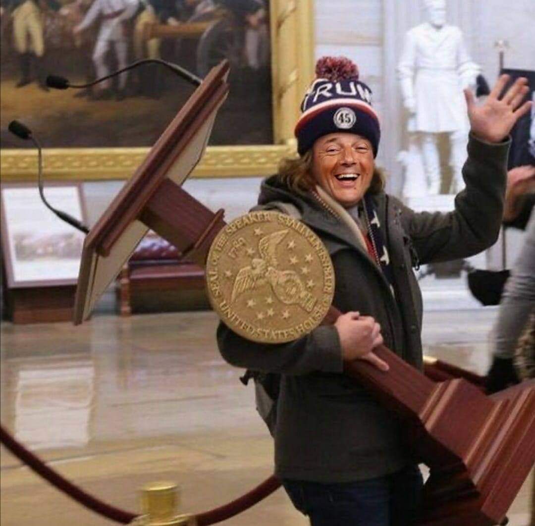 z0d_V's tweet photo. La #crisidigoverno in un immagine https://t.co/oHSMILJEil