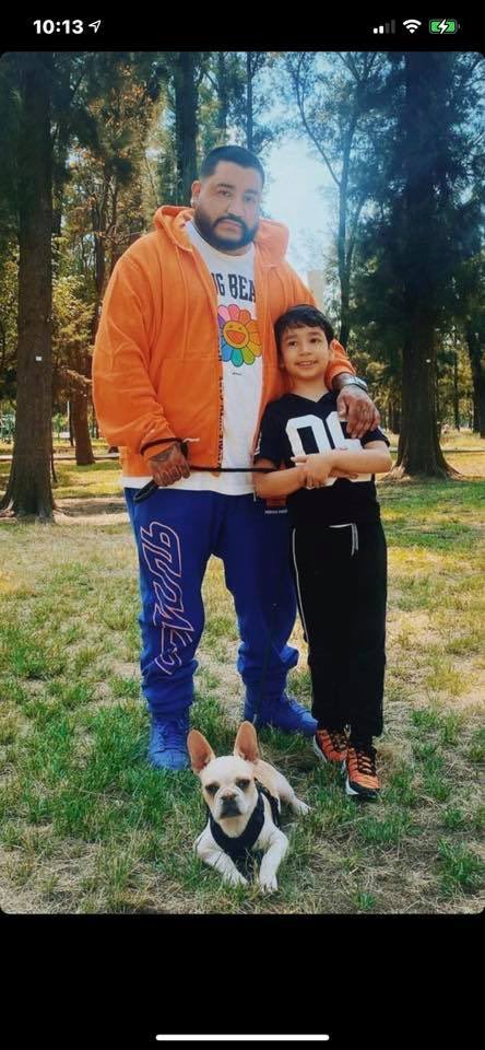 Ya compartimos nuestros sentimientos y nuestras condolencias por la partida de ⁦<a href="/AlexMalverde/">Alex Malverde</a>⁩. Ahora toca compartir también de lo mucho o poquito que tengamos para apoyar a su pareja Bety y a su hijo Santi a sacar adelante este terrible momento. 
Instrucciones aquí: