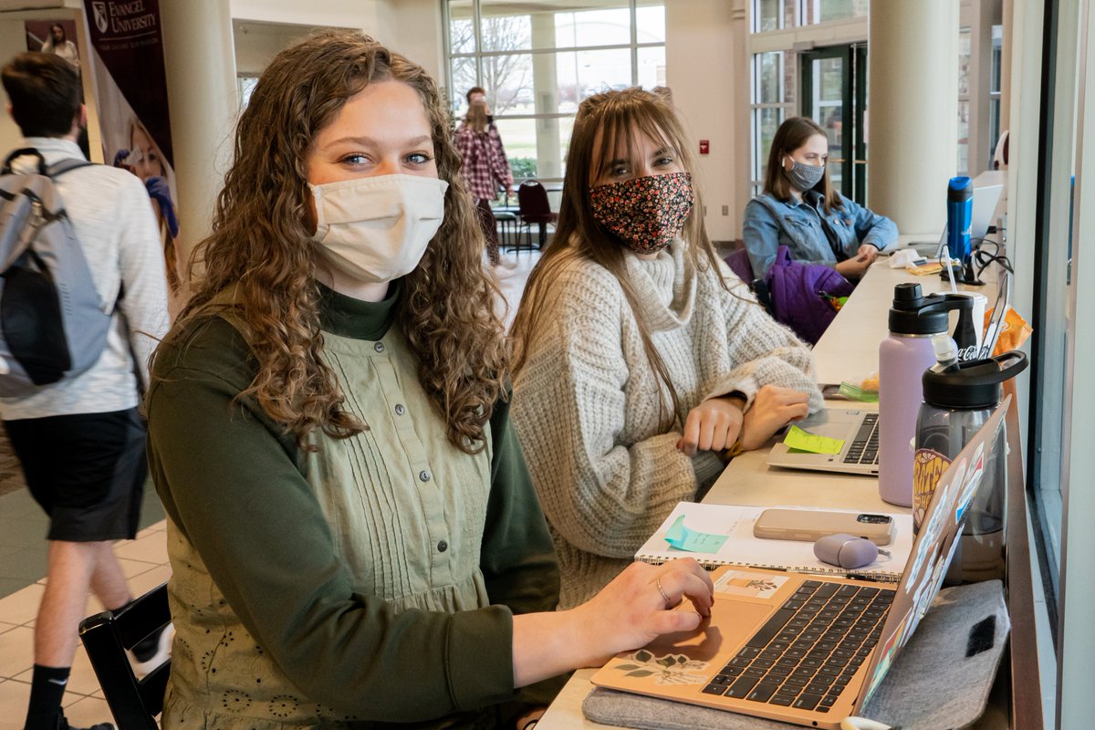 EvangelUniv's tweet photo. It was SO GOOD to see our students back on campus for the first day of spring classes! 🙌 This is going to be a great semester! #LifeatEU https://t.co/9Z7ojoJRb3