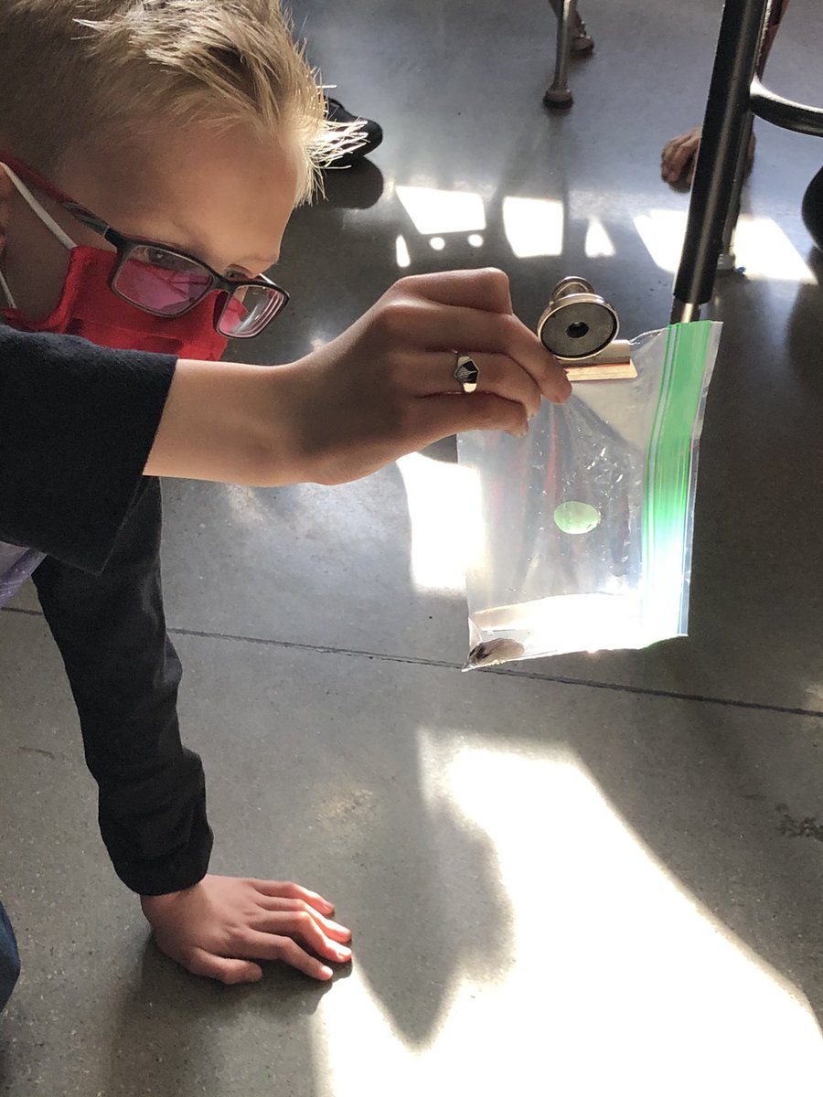 Holder5thgrade's tweet photo. Students create a conceptual model to prove that tiny particles to small to be seen are matter.   @ISD5thGrade @LBSharks @ISDSchools https://t.co/ziSDneOr5w