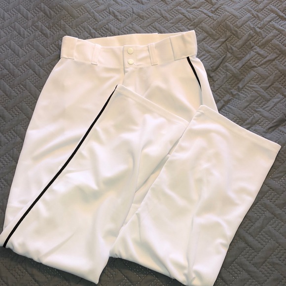 dcg_closetsale's tweet photo. So good I had to share! Check out all the items I'm loving on @Poshmarkapp #poshmark #fashion #style #shopmycloset #dsg #allesonathletic: https://t.co/GQIuEb1Vym https://t.co/hFWnFrUUGa