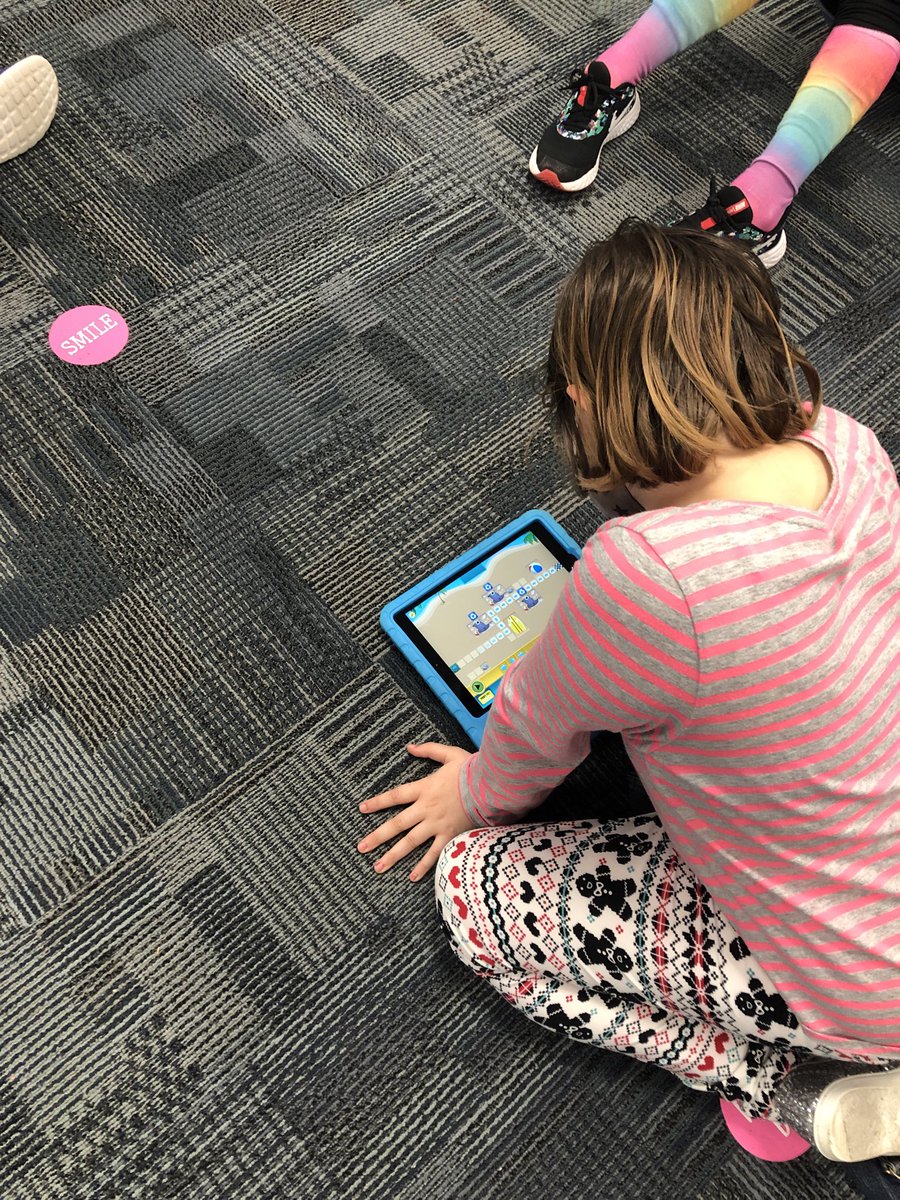 GeorgetownISD's tweet photo. Great things are happening in GISD. Here are a few highlights from the last week.  @ElemFord students learn to code; GHS alumna @kaitlyn0304 is subbing in the district; @GISD_Culinary Arts students return to the kitchen. #GoodThingsGISD  #WeAreGISD https://t.co/z1KFsrdEOs