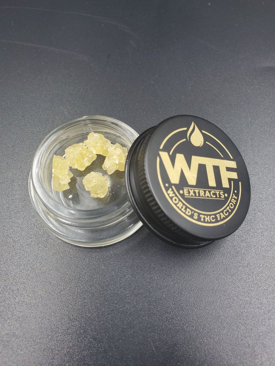 Valentine's Day is a little over a month away and you know the old adage...why not get her diamonds this year? #worldthcfactory #giveherdiamonds #liveresindiamonds