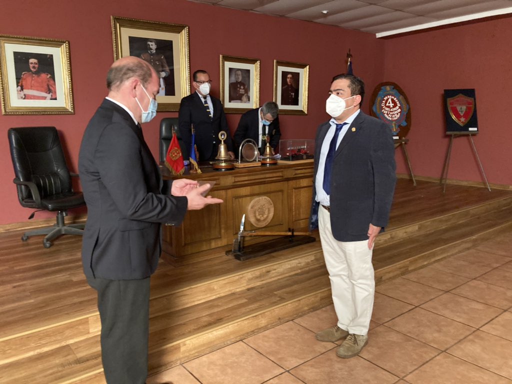 La tarde hoy nuestro Superintendente junto con nuestro Director, hacen entrega de premios por constancia años de servicio. 
Especial reconocimiento a nuestro Miembro Honorario Cosme Maldonado Ramírez , quién recibe premio de constancia por 40 años de servicio.