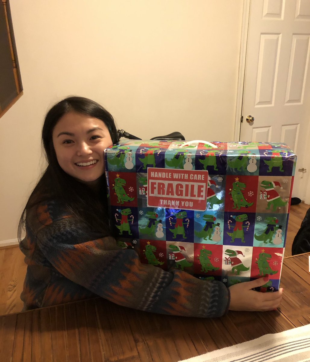 lansheen's tweet photo. Thanks @G4TV for the amazing gift!!!! Words can’t describe the joy I felt when I found out it was a PS5!! The note was nice touch too 😊 #dropsmas #PS5 https://t.co/OW4awe6Pd5