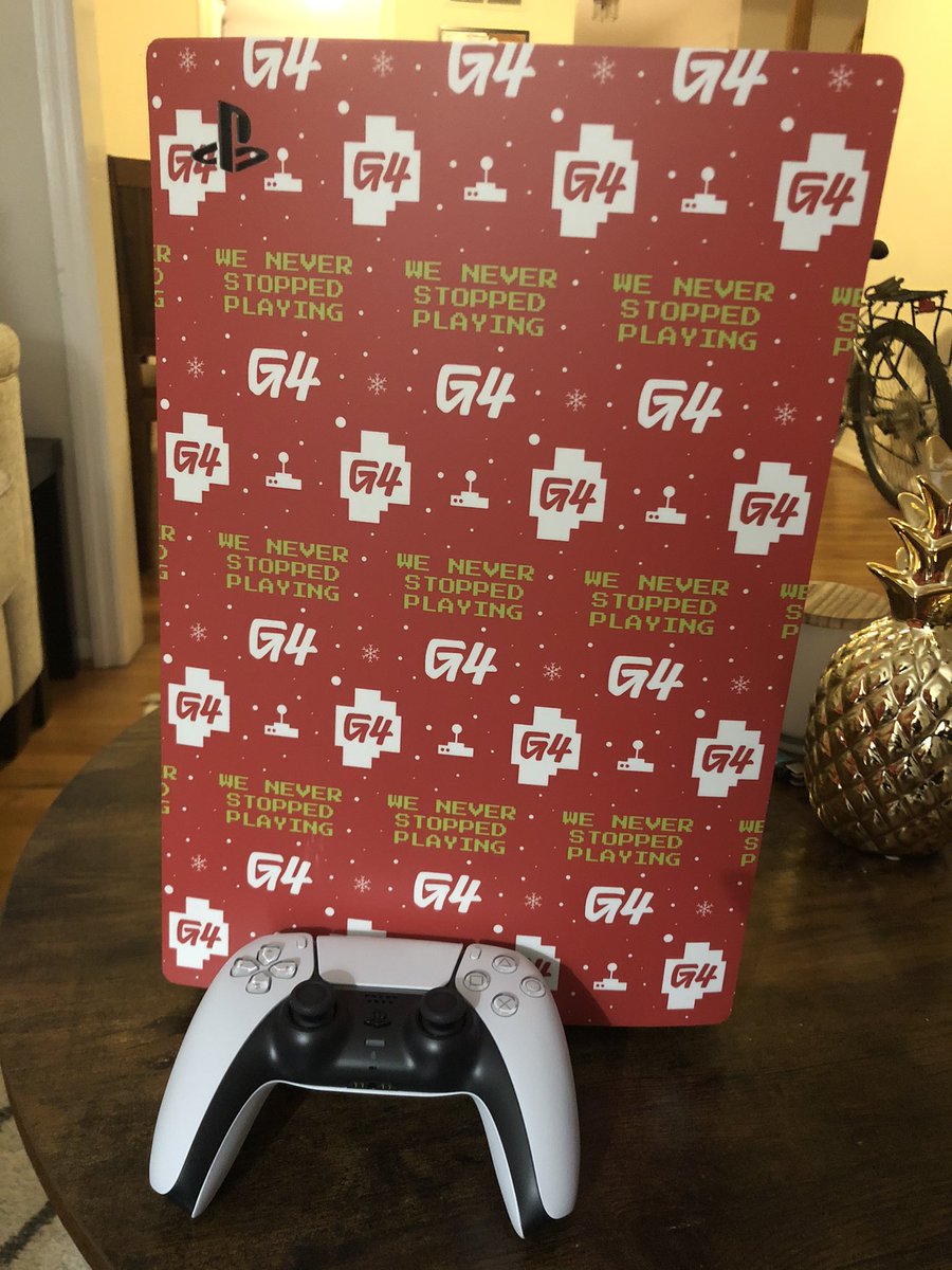 lansheen's tweet photo. Thanks @G4TV for the amazing gift!!!! Words can’t describe the joy I felt when I found out it was a PS5!! The note was nice touch too 😊 #dropsmas #PS5 https://t.co/OW4awe6Pd5