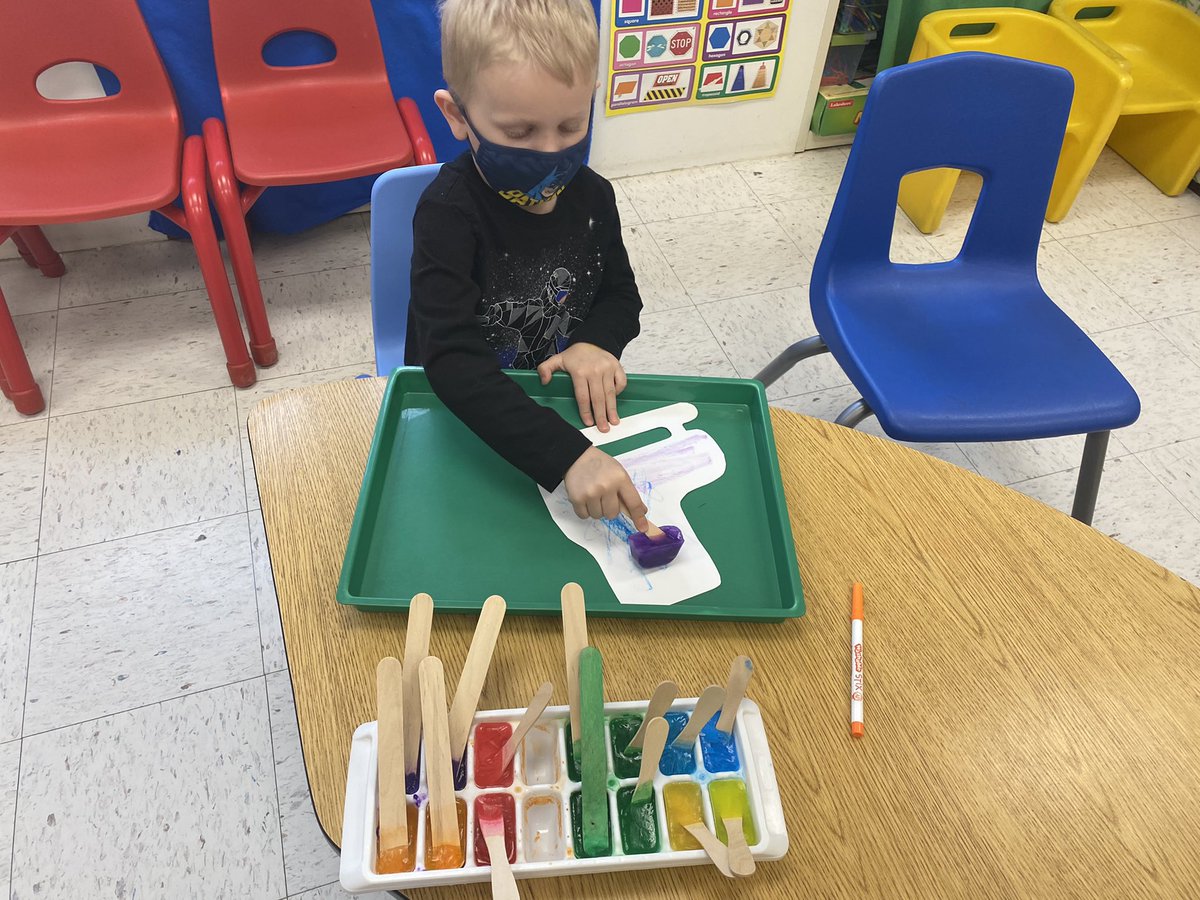 mrsbivaletz's tweet photo. Hot and cold theme this week.. painting using ice cubes mixed with paint! We liked seeing how melting the ice made the colors bolder.. and realized our hands could really make it melt more. 🎨 🧊 https://t.co/tBUK9aI8Ld