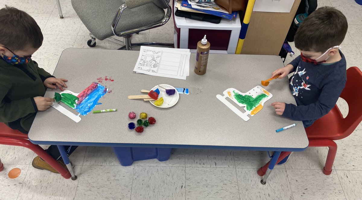 mrsbivaletz's tweet photo. Hot and cold theme this week.. painting using ice cubes mixed with paint! We liked seeing how melting the ice made the colors bolder.. and realized our hands could really make it melt more. 🎨 🧊 https://t.co/tBUK9aI8Ld