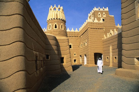 Architecture:The dominant color palette of Tunisia & KSA are different.In Tunisia, bright white, blue, bright yellow and green are dominant. In KSA beige, sandy yellow and brown are more dominant!Tunisians use more colorful ceramic tiles (zliz) to decorate their houses!