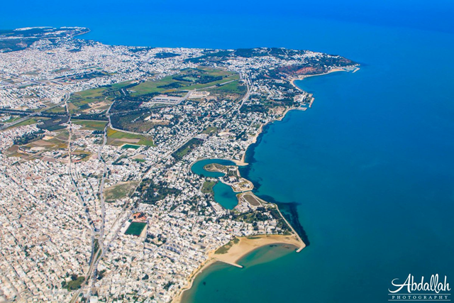 Nature/Weather:Like Jeddah, Tunis gets very hot in the summer, but it also gets cold in the winter & has roughly 4 seasons. Jeddah is hot for most of the year & rain is extremely rare.Tunis has a Mediterranean fertile climate while Jeddah has a desertic climate.