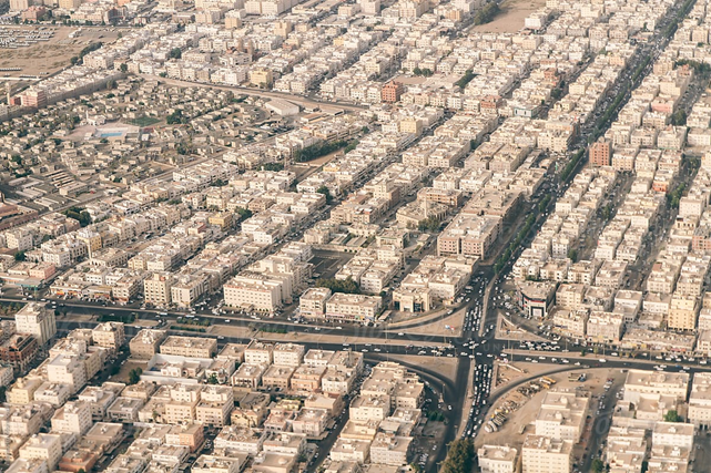 Nature/Weather:Like Jeddah, Tunis gets very hot in the summer, but it also gets cold in the winter & has roughly 4 seasons. Jeddah is hot for most of the year & rain is extremely rare.Tunis has a Mediterranean fertile climate while Jeddah has a desertic climate.