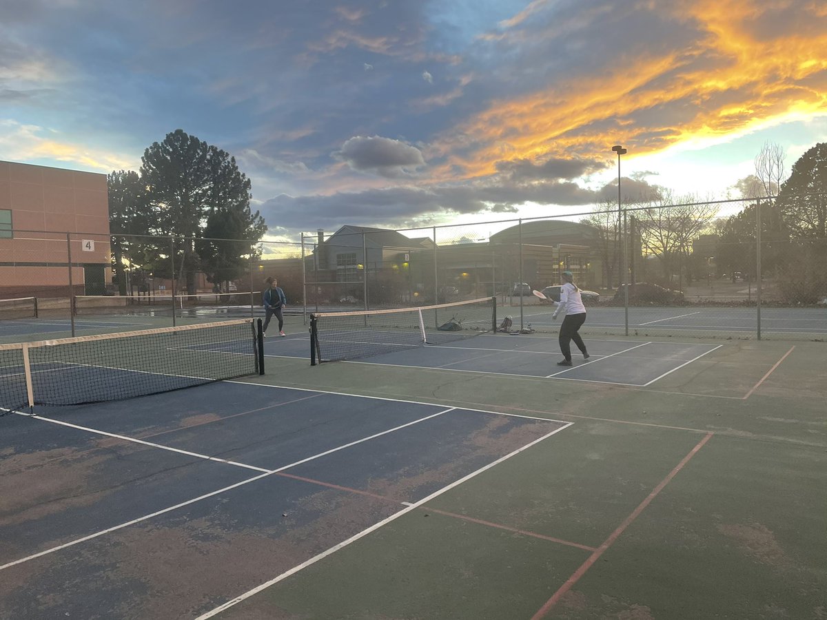MoClay3's tweet photo. Pickleball in the wind is HILARIOUS. Also, I like the sky. https://t.co/odRFwcd0ZB