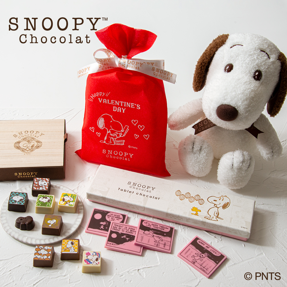 Snoopychocolat 今年のバレンタインはスヌーピーショコラのチョコレートと一緒に幸せな気持ちを伝えてみませんか バレンタインの期間中 限定デザインのギフトバッグが登場します バレンタインカードを眺めて幸せいっぱいのスヌーピーがかわいい ギフト