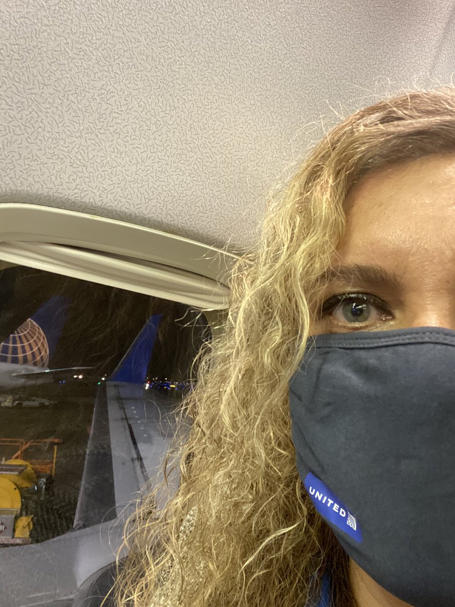 I_Fly_UA's tweet photo. So excited to go visit my GSE &amp; FX coworkers in IAH!! Other exciting news: after a year of stretchy pants I still fit in my regular pants! What an accomplishment! #beingunited https://t.co/UTatTxD3T8