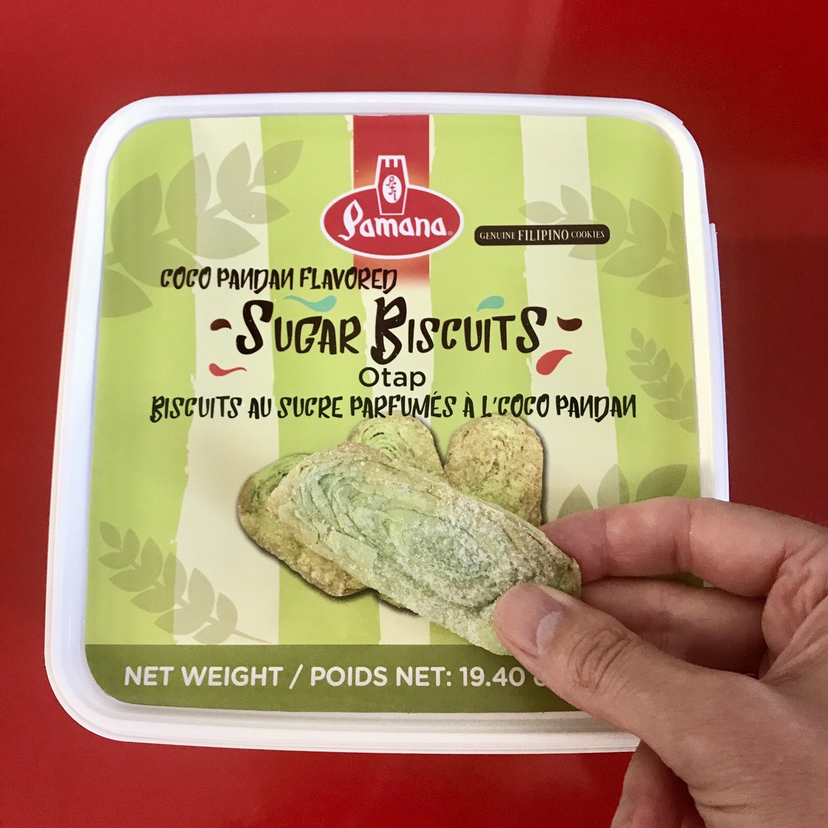 _dan_shepherd_'s tweet image. Pandan Pine flavored cookies! Who knew? Tasty delight from the Filipino grocery store. 😋 #screwpine #todayyearsold #botany #edibleplants