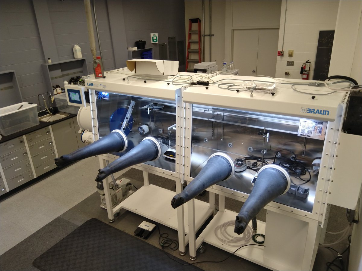LoveGroupChem's tweet photo. What a week so far! We have two functioning @MBRAUNsolutions gloveboxes ready to go. We'd like to give a huge shout-out to Marc the service technician who was exceptional and very instructive. Highly recommend him to anyone needing installation and service. 👌🤙 #RealTimeChem https://t.co/g50hBh6fL6