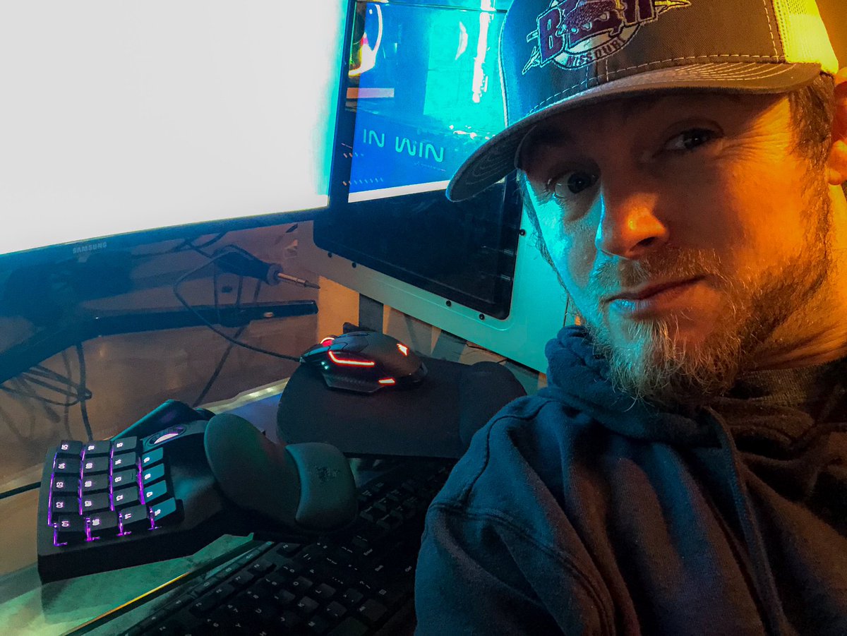 TheBojangle389's tweet image. This is gonna be a big headache and a lot of rage till I get it all figured out 
Dark core Rgb Pro SE mouse
Razor Tartarus pro 
#Noob #twitchstream #Bojangle