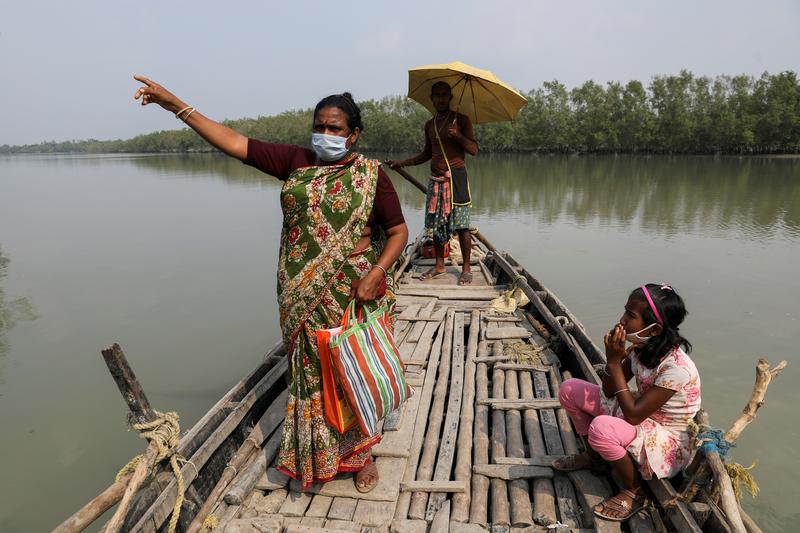 Tigers stalk as storms, poverty force Indians deep into mangrove forests https://t.co/227QwCNGsL https://t.co/r5Icuazzx7