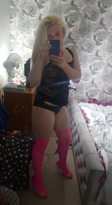 So who after naughty video content all u love see me dripping wet come dm me 💋💦 https://t.co/vj60uSg