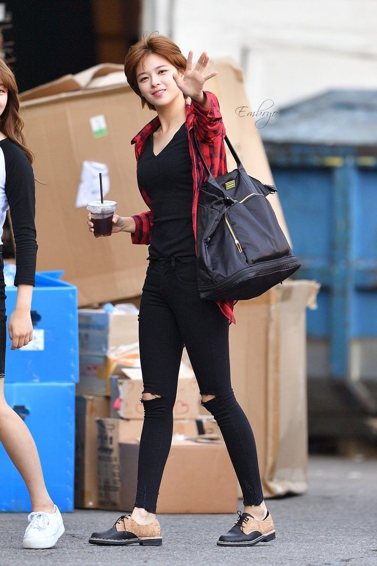 jeongyeon and her coffee- thread