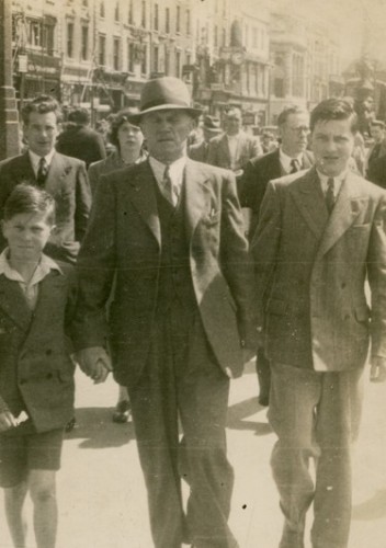 ManOnBridgeDoc's tweet image. On the way to croke park. Dublin vs Louth. Joseph Nolan and two sons.. Submitted by Una Nolan (1949)
