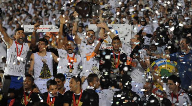 ☆ 2011 vs Peñarol (Nuevamente). Lo derrotó 2-1 y obtuvo su tercera copa #Libertadores.
☆ 2020 (21) vs Palmeiras. 30 de Enero, el Peixe buscará su 4ta #Libertadores para alcanzar a River Plate y a Estudiantes LP. https://t.co/Z0ofRYVbyv