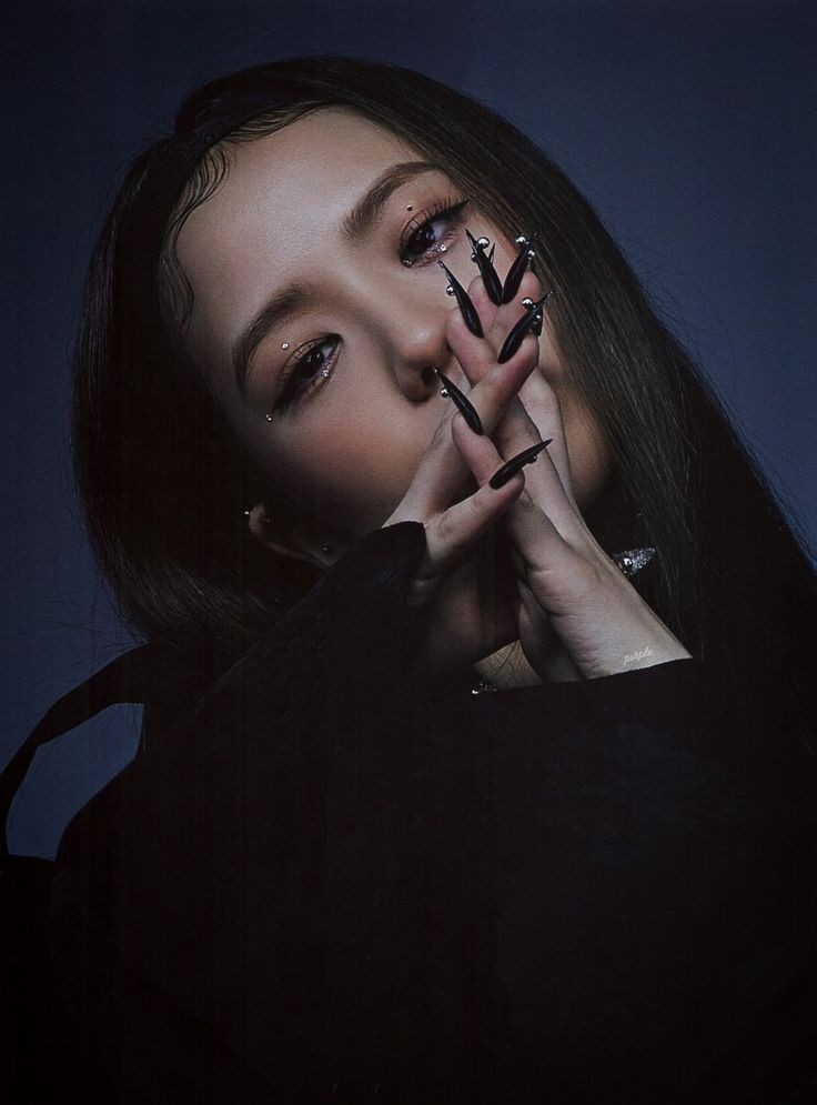 kim jisoo as pretty clouds; a thread 