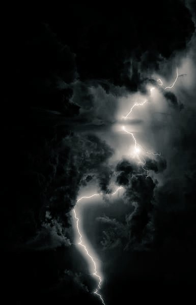 kim jisoo as pretty clouds; a thread 