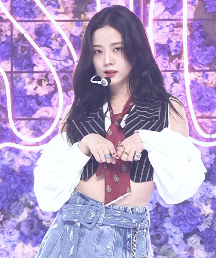 kim jisoo as pretty clouds; a thread 