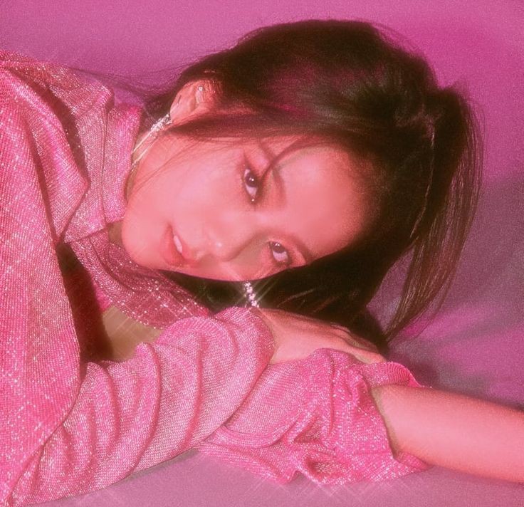 kim jisoo as pretty clouds; a thread 