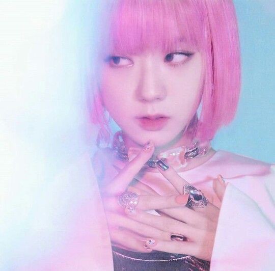 kim jisoo as pretty clouds; a thread 