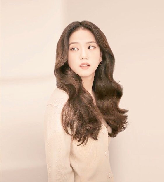 kim jisoo as pretty clouds; a thread 