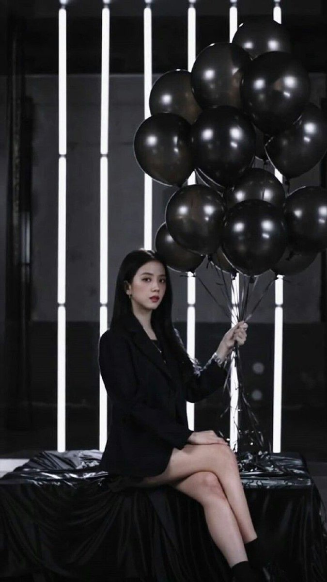 kim jisoo as pretty clouds; a thread 