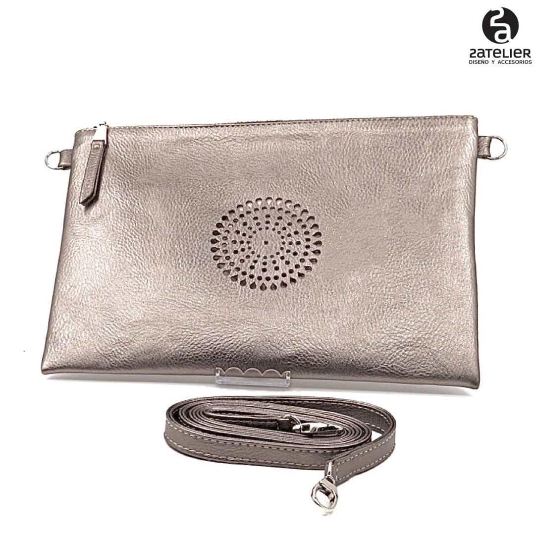 BRACHOWORLD's tweet photo. Leather &amp; vegan leather #2atelierBags
Harmony &amp; Prosperity Mandala
Bolsa Clutch con asa “crossbody” desmontable.  
¡Cdmx, San Miguel de Allende y envíos!
https://t.co/5iqlte5bjl https://t.co/YQzD8iK6Ql