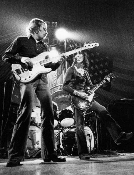 TheOrigSndtrk's tweet photo. Rest in peace Tim Bogert.
#vanillafudge
#youkeepmehangingon
#cactus
#beckbogertappice
#beckbogertandappice
#jeffbeck
#carmineappice
#fenderprecisionbass
#fendertelecasterbass
#fenderbass
#bassguitar
#atcorecords
#epicrecords
#timbogert https://t.co/wGGddSb318