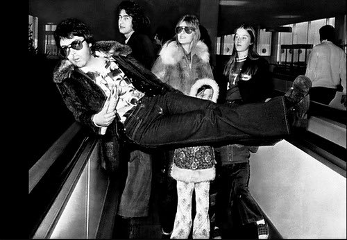 paul mccartney being a knobhead in the airport and embarrassing his family