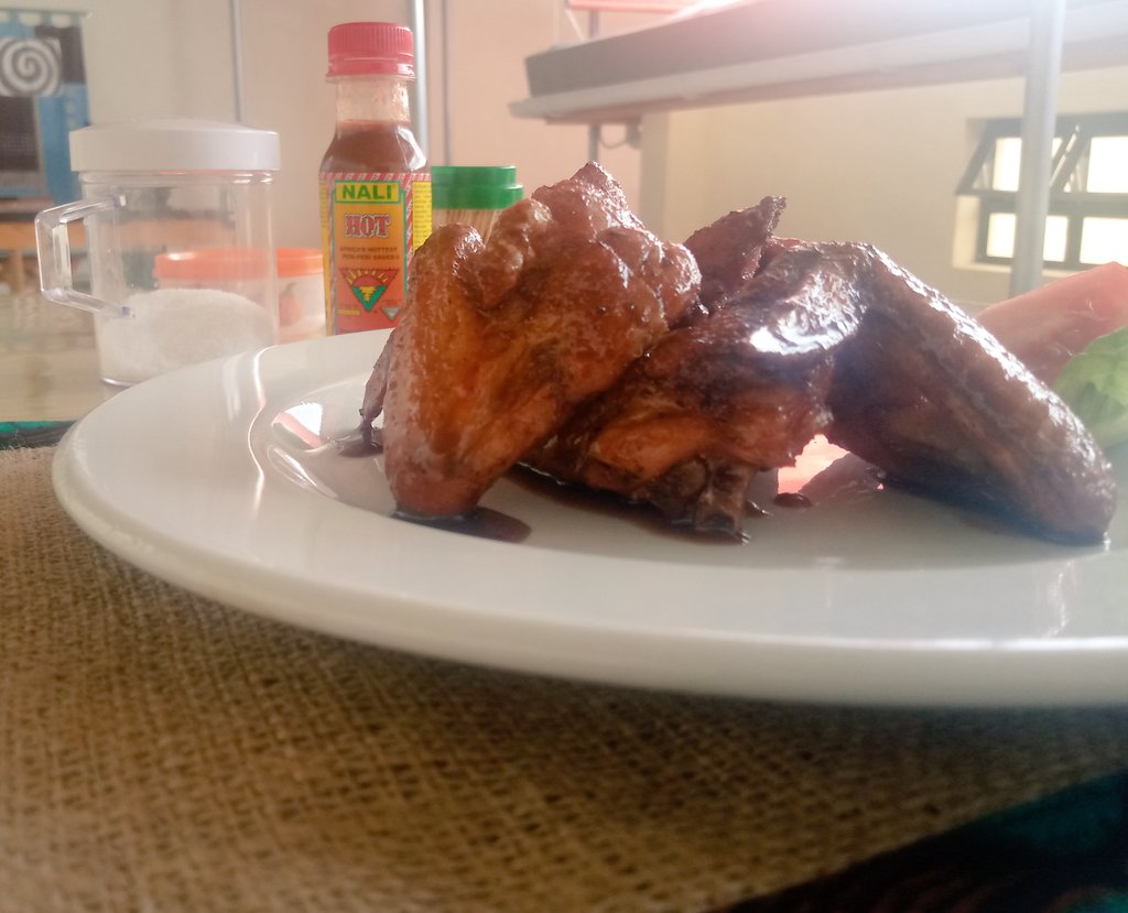 Kwithu Kitchen Cafe & Restaurant (@kwithucafe) on Twitter photo It's a quarter to weekend which means you can treat yourself. 🕺🏾💃🏾
Our sticky wings with <a href="/kwithukitchen/">KwithuKitchen</a> honey are absolutely devine. Make your order with a side of chips and you won't regret it 🍽
#food #wings #stickywings #mzuzu It's a quarter to weekend which means you can treat yourself. 🕺🏾💃🏾
Our sticky wings with <a href="/kwithukitchen/">KwithuKitchen</a> honey are absolutely devine. Make your order with a side of chips and you won't regret it 🍽
#food #wings #stickywings #mzuzu