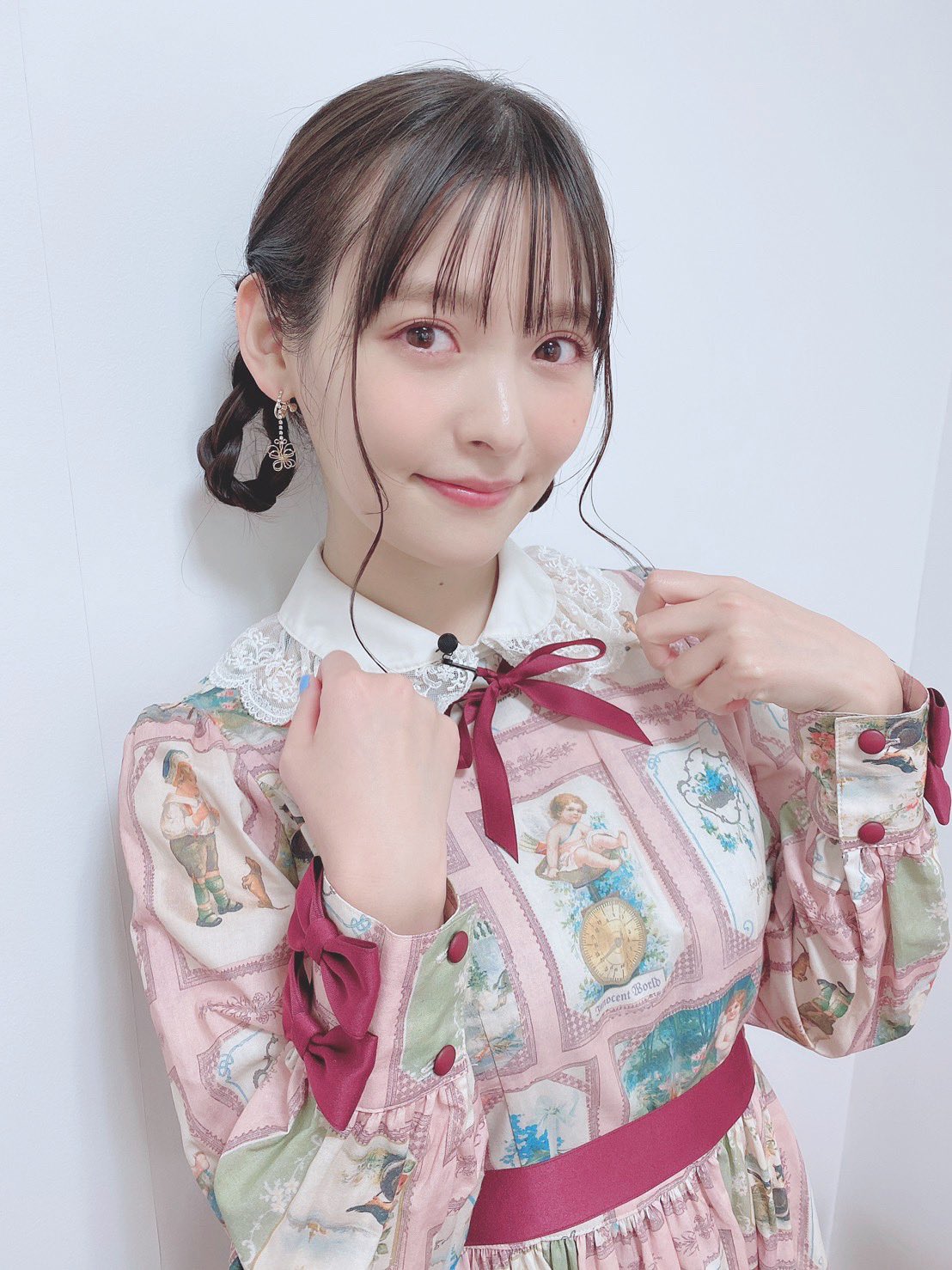 佐野夏水 新年になって初めての 声優と夜あそび のすみれちゃんの衣装はinnocent Worldさんのベルエポックワンピース でした 髪型もかわいいです わたしもまだ今年に入ってすみれちゃんに直接会えておりません 会いたいですね Oo T Co