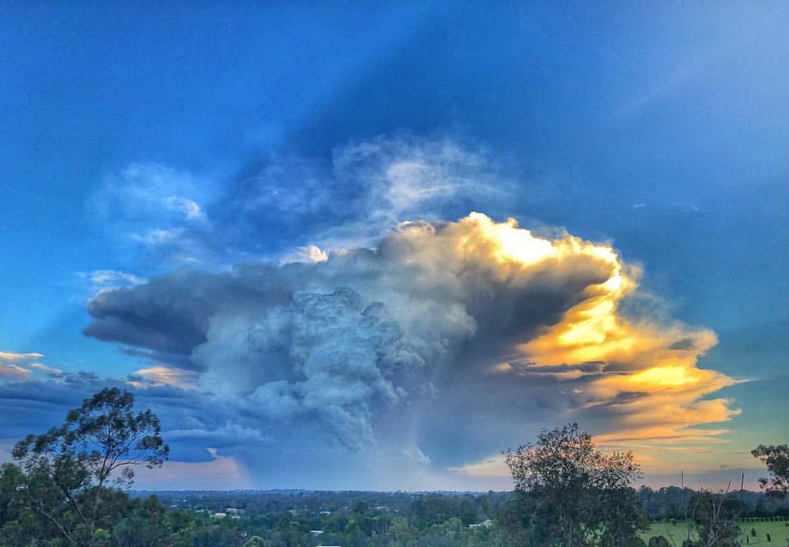 weatherzone's tweet photo. Now isn't this a sight to see!? 😍 @iphone_pics_n_art/IG shared this view of storm clouds making their way through #Leonay, NSW. https://t.co/4cbOOFSrKn