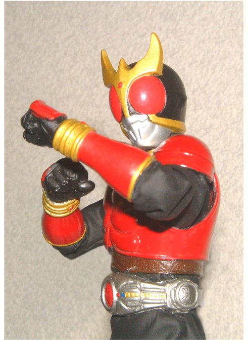 @okinaoff 僕もオオツカの素体君とスタンダードソフビで可動クウガ作ったりしましたわー
そのあと本家オオツカからもっと出来の良いのが出たりw
(3,4枚目がオオツカ) 