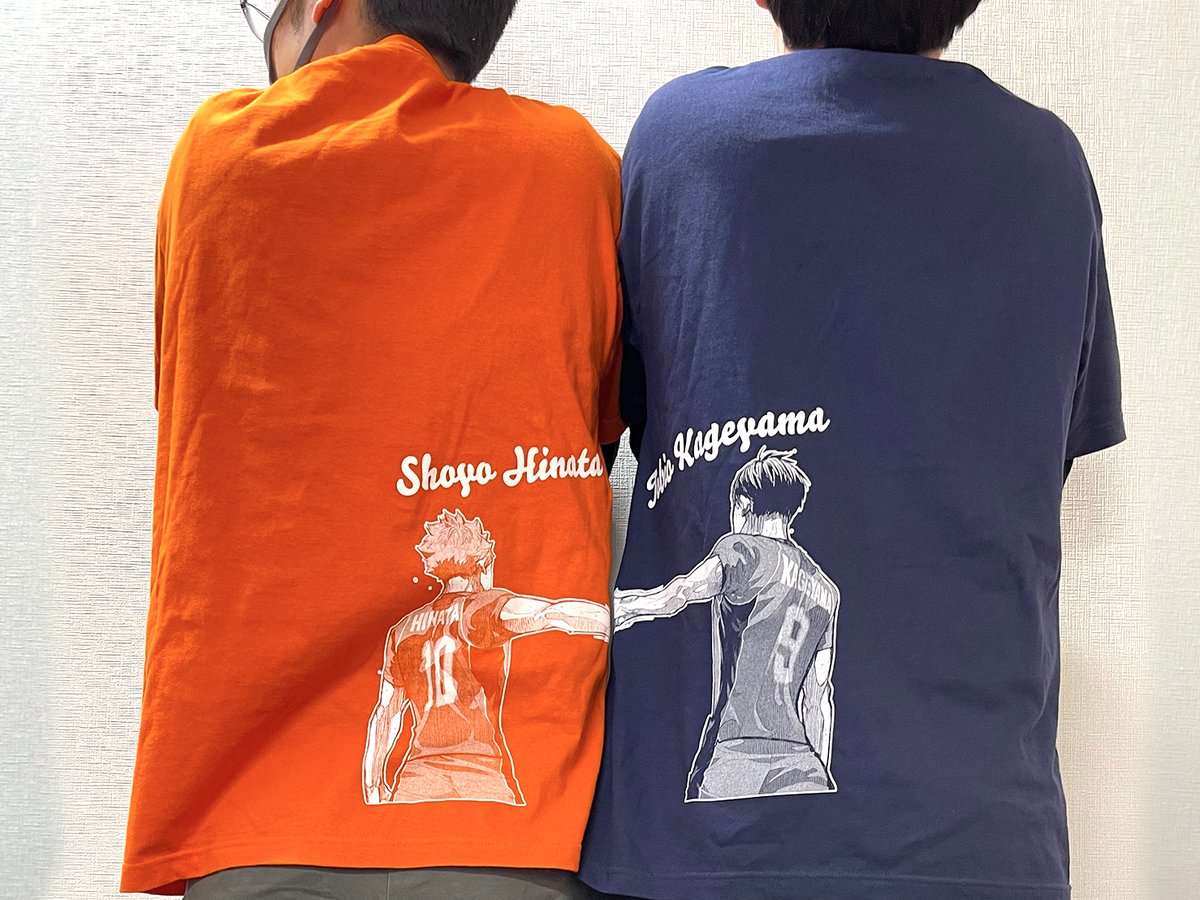 ジャンプショップ Jump Shop 公式 ハイキュー 8年半ありがとう フェア原作新商品情報 1 15 金 発売 日向と影山の歴史を振り返る メモリアルなtシャツが登場 二人の絵柄が繋がるデザインになっているぞ 背面には最終回のあの
