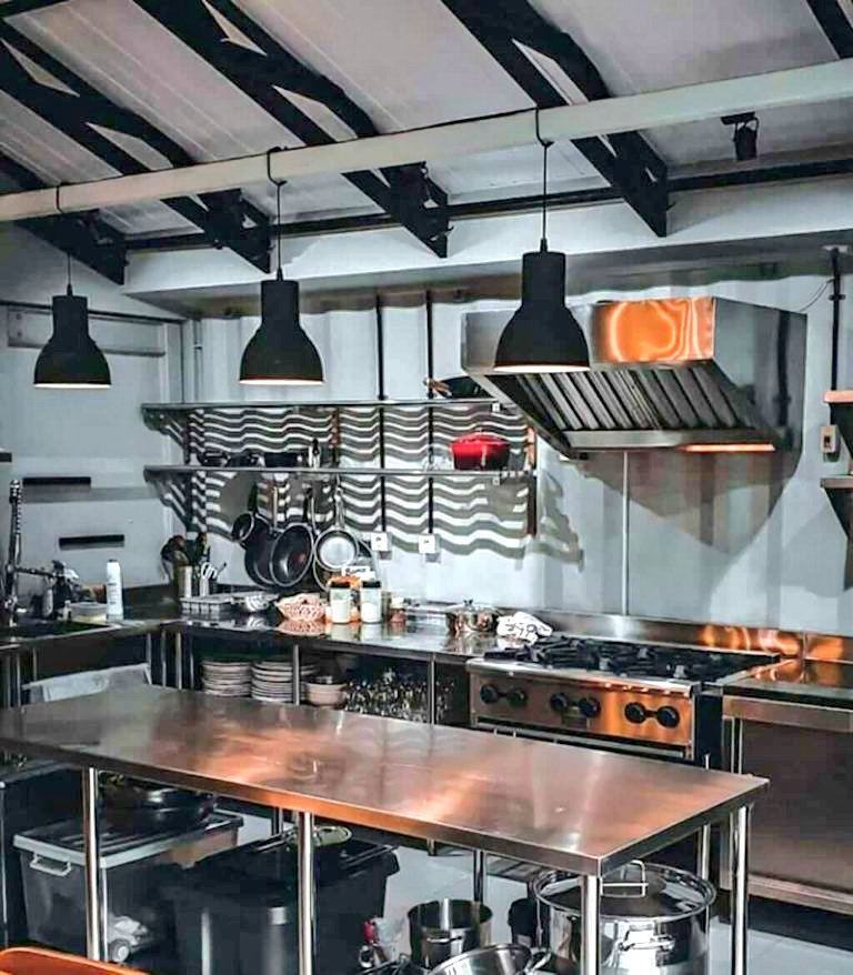 riskachaw's tweet photo. Hi kawula muda, aku Manda. Mungkin dr kalian ada yg ingin membuat dapurnya jadi seperti dapur Cheff cantik kita @MoeloekRenatta bisa bgt lohh, Kita ada diBintaro workshopnya yaa.  Thankyou @Prambors #PramborsIniBisnisGue https://t.co/7Pj93VZmXs