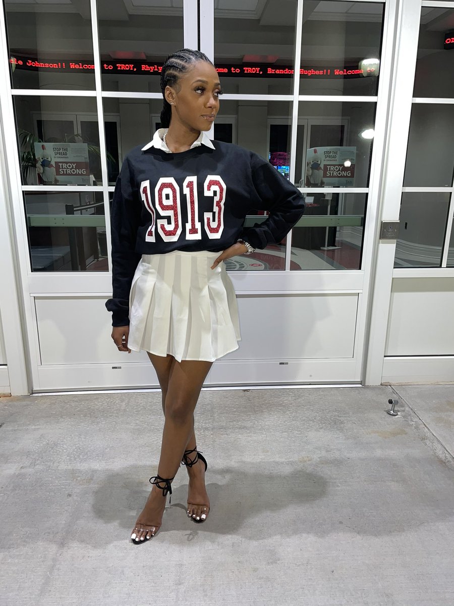DollfaceDon's tweet photo. I’m a Delta .... and you are ? 🔺
 ΔΣΘ

OO-OOP to the good REDZ 
#NT #twentyfine #AOML #DaRedz  #TRENDINGTOPIC #BamaRedz https://t.co/qCLUznly3e
