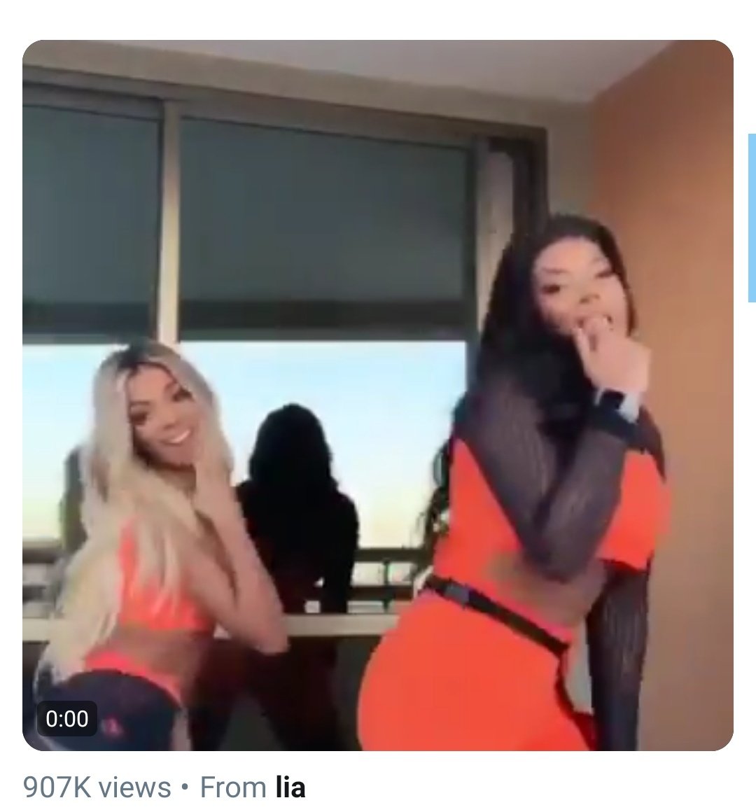 jeonsgoes's tweet photo. o fato é: todo mundo que tava aqui em 2019 sabe o que essas duas imagens representam https://t.co/XB6FuTUvsM